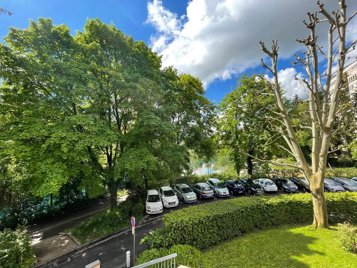 Appartement Superbe T2 à deux pas de la gare avec parking! à Annecy 0*,  France