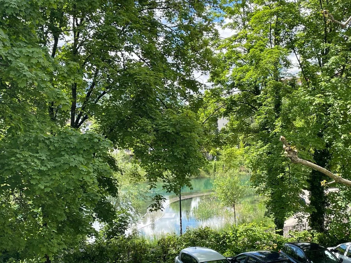 Appartement Superbe T2 à deux pas de la gare avec parking! à Annecy France
